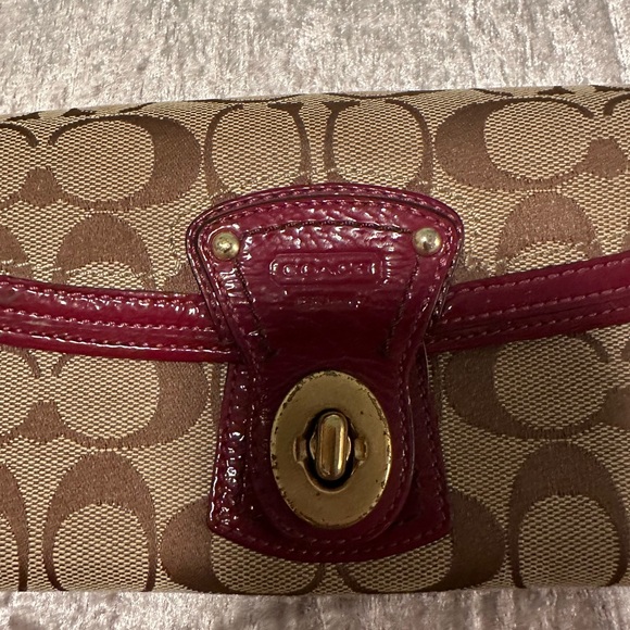 Coach Signature Wallet with Red Accents - Picture 4 of 9